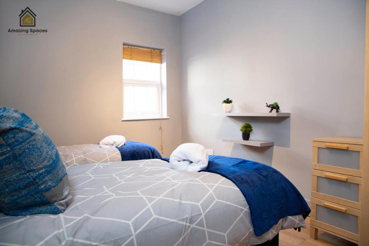 City Centre 2 Bed Flat Sleeps 3 For Work And Leisure With Free Wifi By Amazing Spaces Relocations Ltd วอร์ริงตัน ภายนอก รูปภาพ